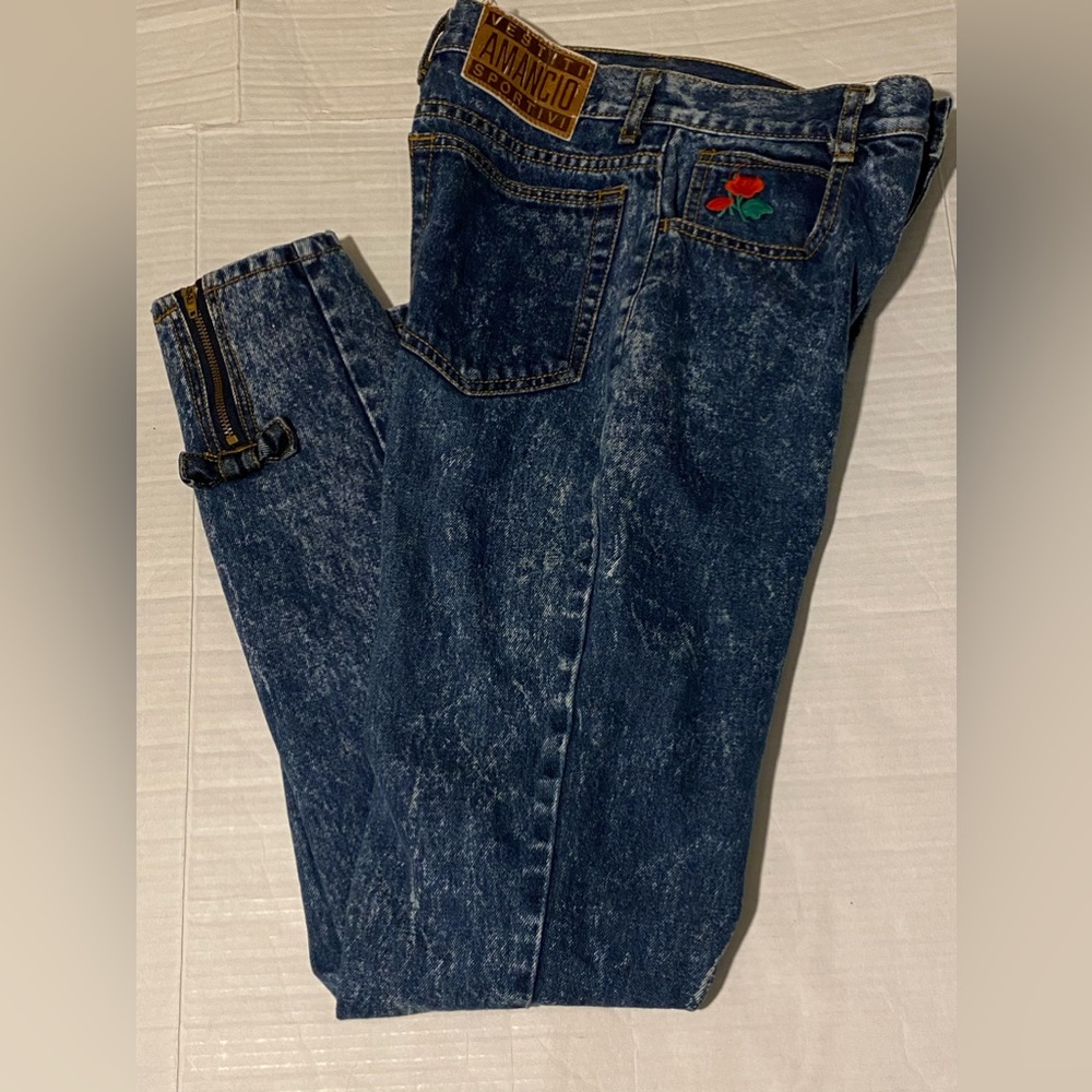 Amancio size 9/10 women’s vtg acid wash high waist jeans rosé embroidered